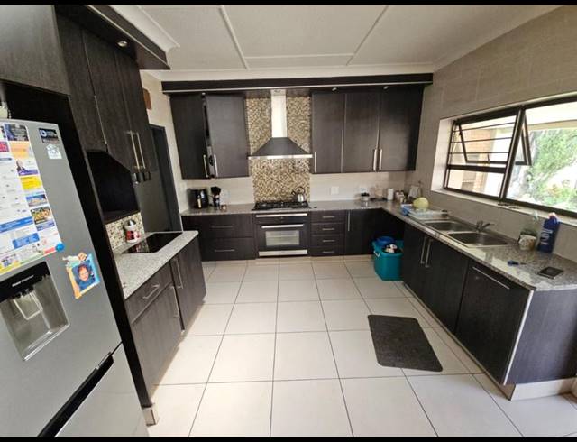 3 BEDROOM HOUSE FOR SALE IN SOUTH CREST